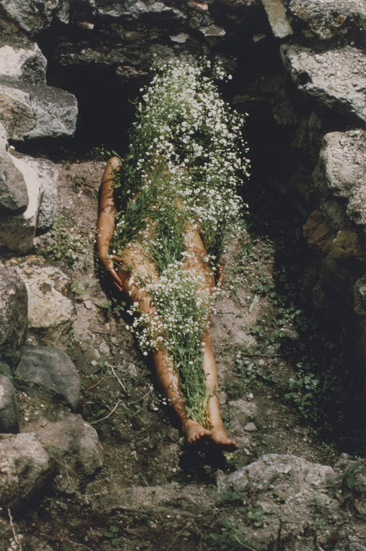 Ana Mendieta, a artista do corpo